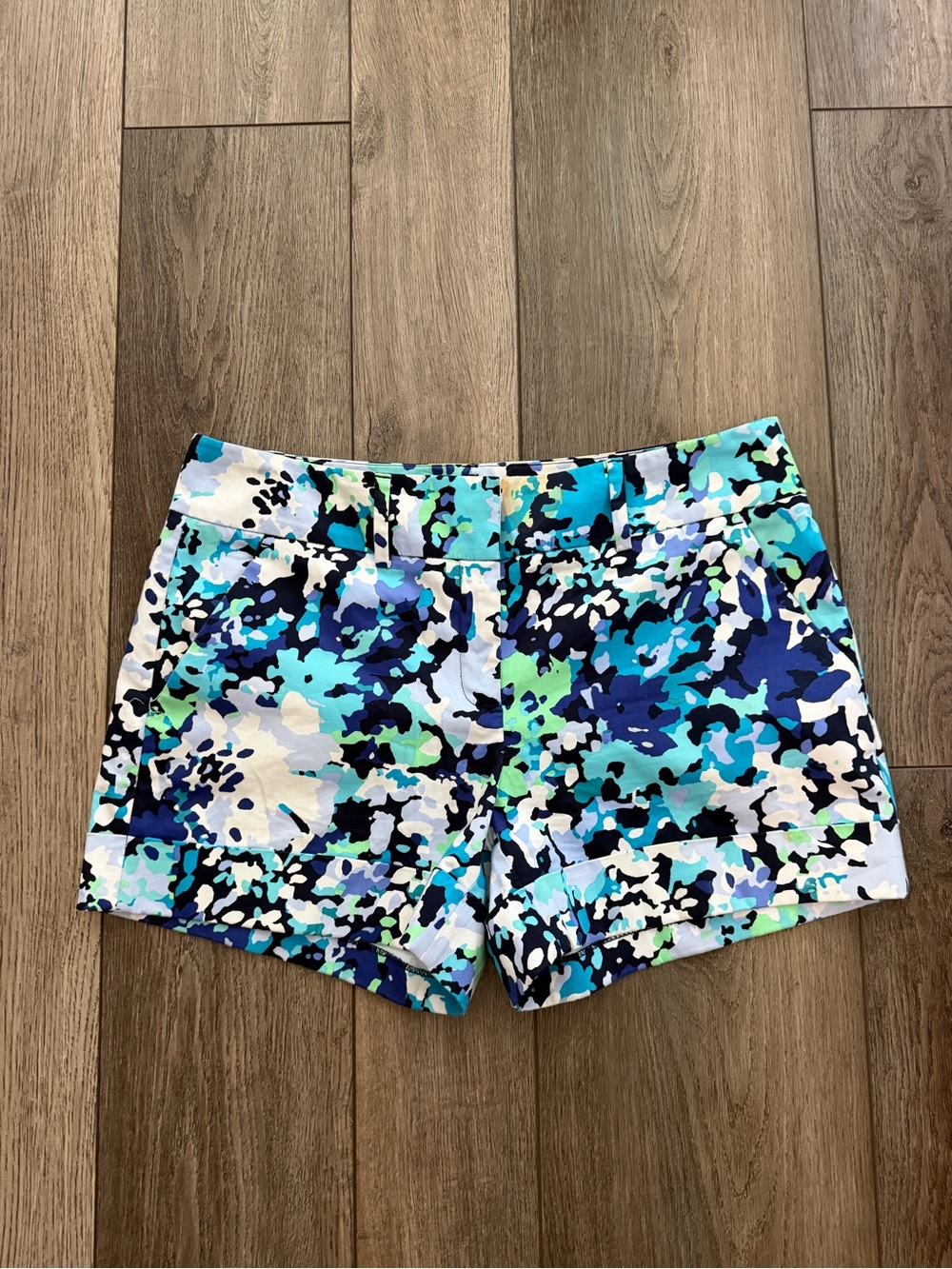 New York & Company Aqua Blue Multi-Print Mid Waist Shorts Size 8